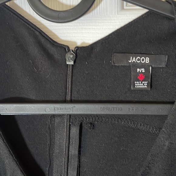 Fitted sheath LBD. Layer with everything. Gorgeous darting details for great fit - Picture 3 of 3